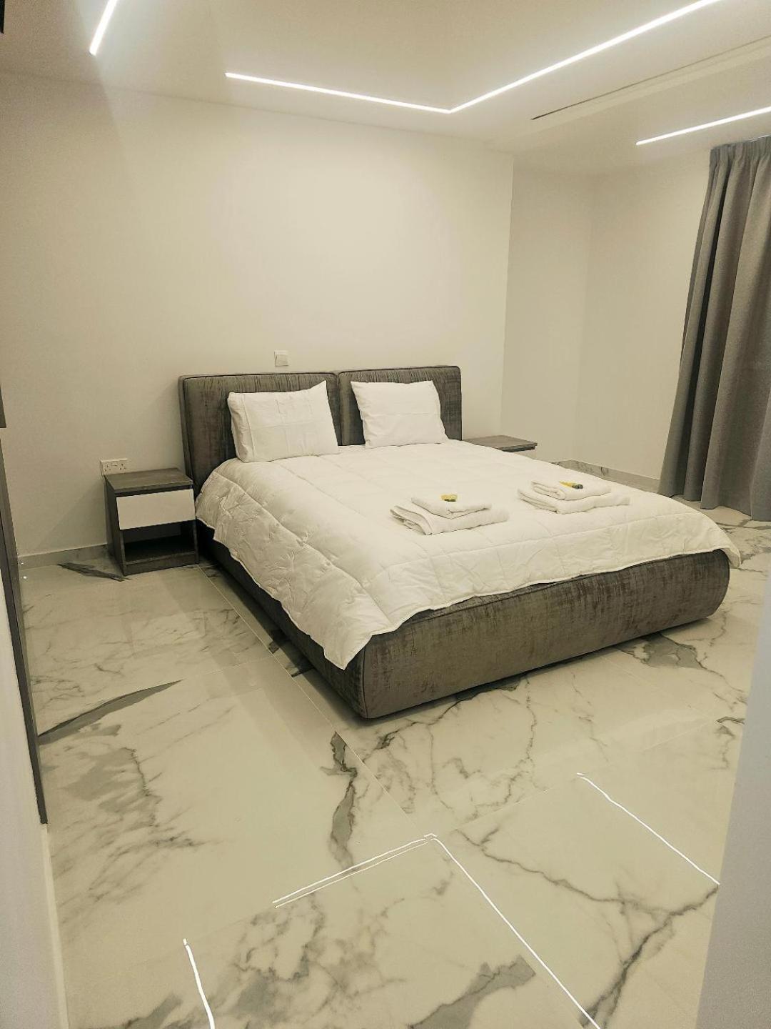 Deluxe Apartment Paphos Exterior photo