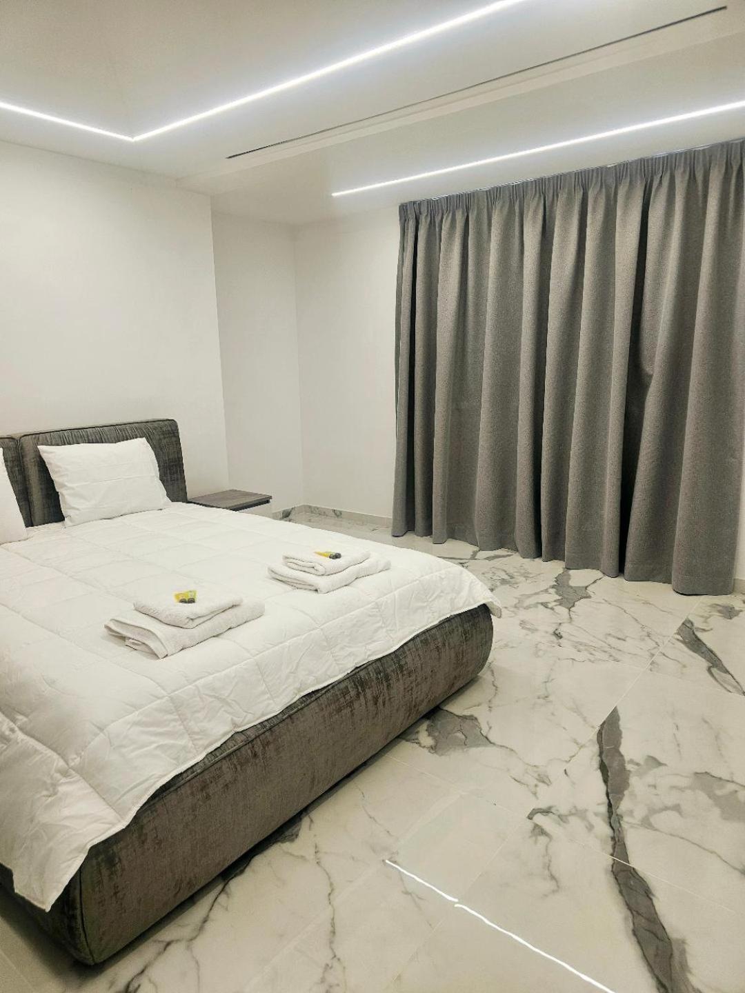 Deluxe Apartment Paphos Exterior photo