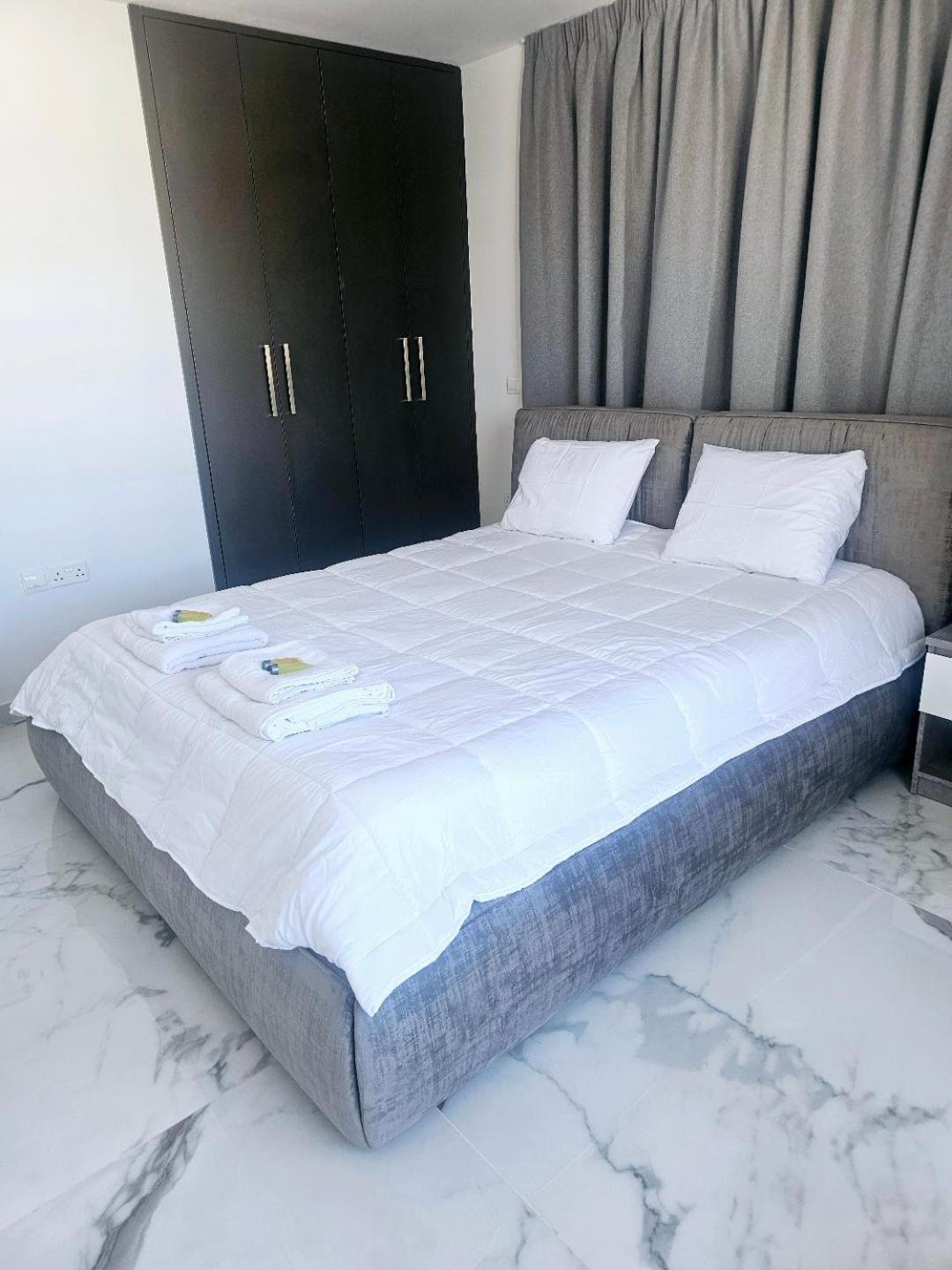 Deluxe Apartment Paphos Exterior photo