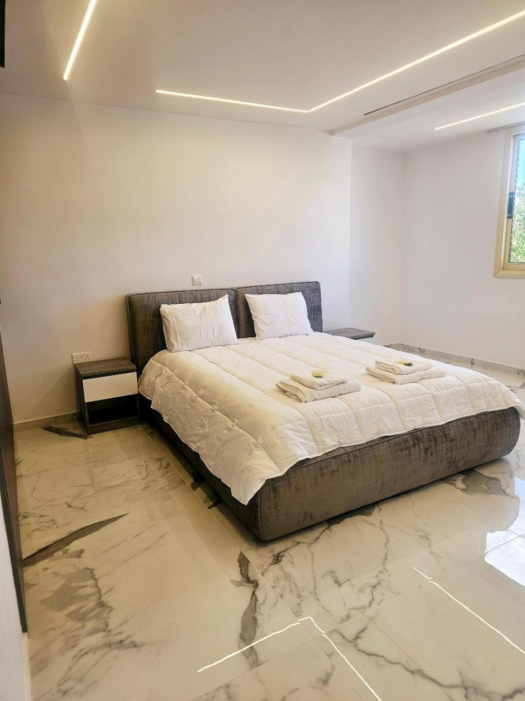 Deluxe Apartment Paphos Exterior photo
