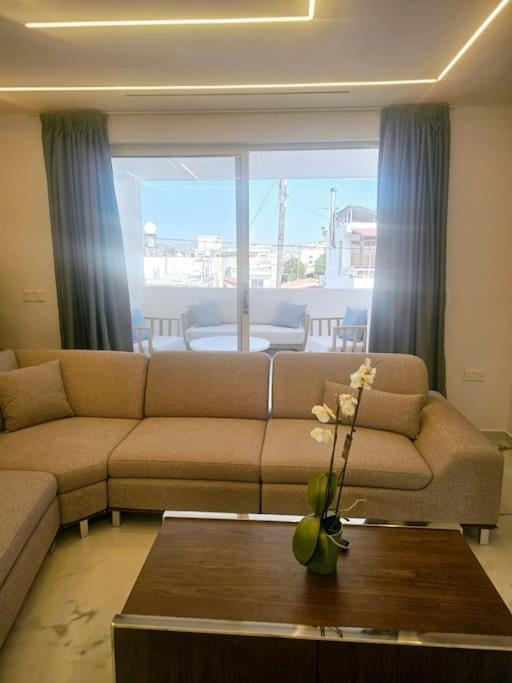 Deluxe Apartment Paphos Exterior photo