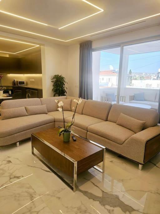 Deluxe Apartment Paphos Exterior photo