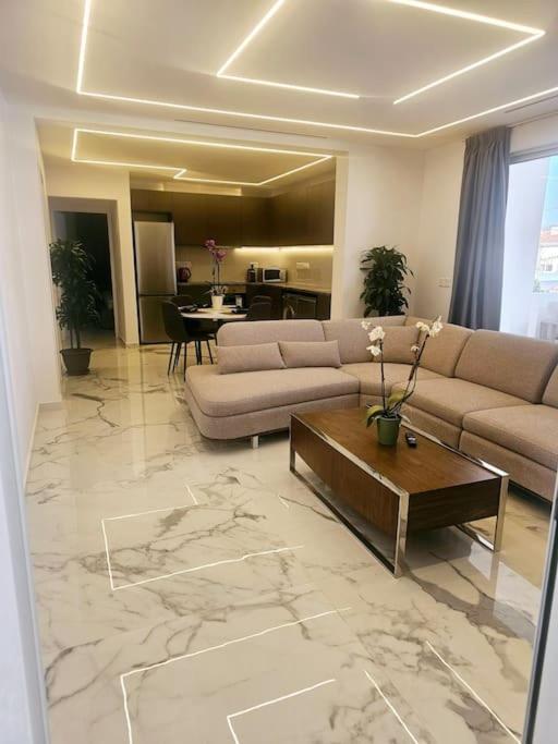 Deluxe Apartment Paphos Exterior photo